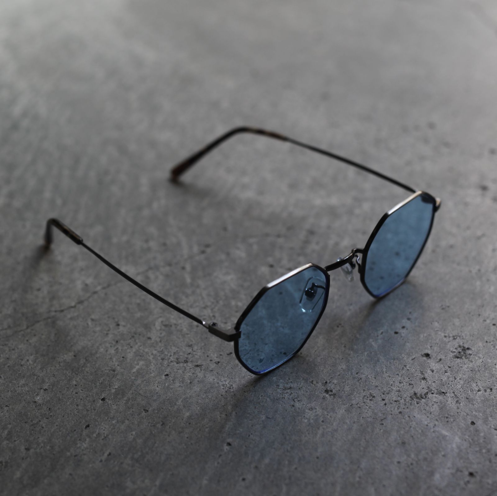 ESSAY - 【残りわずか】LG Sunglass(LIGHT BLUE) | ACRMTSM ONLINE STORE