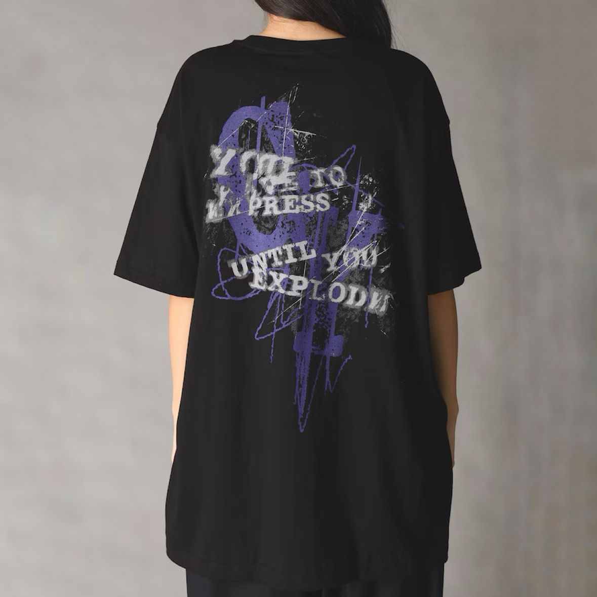 【残り一点】メッセージグラフィックカットソー