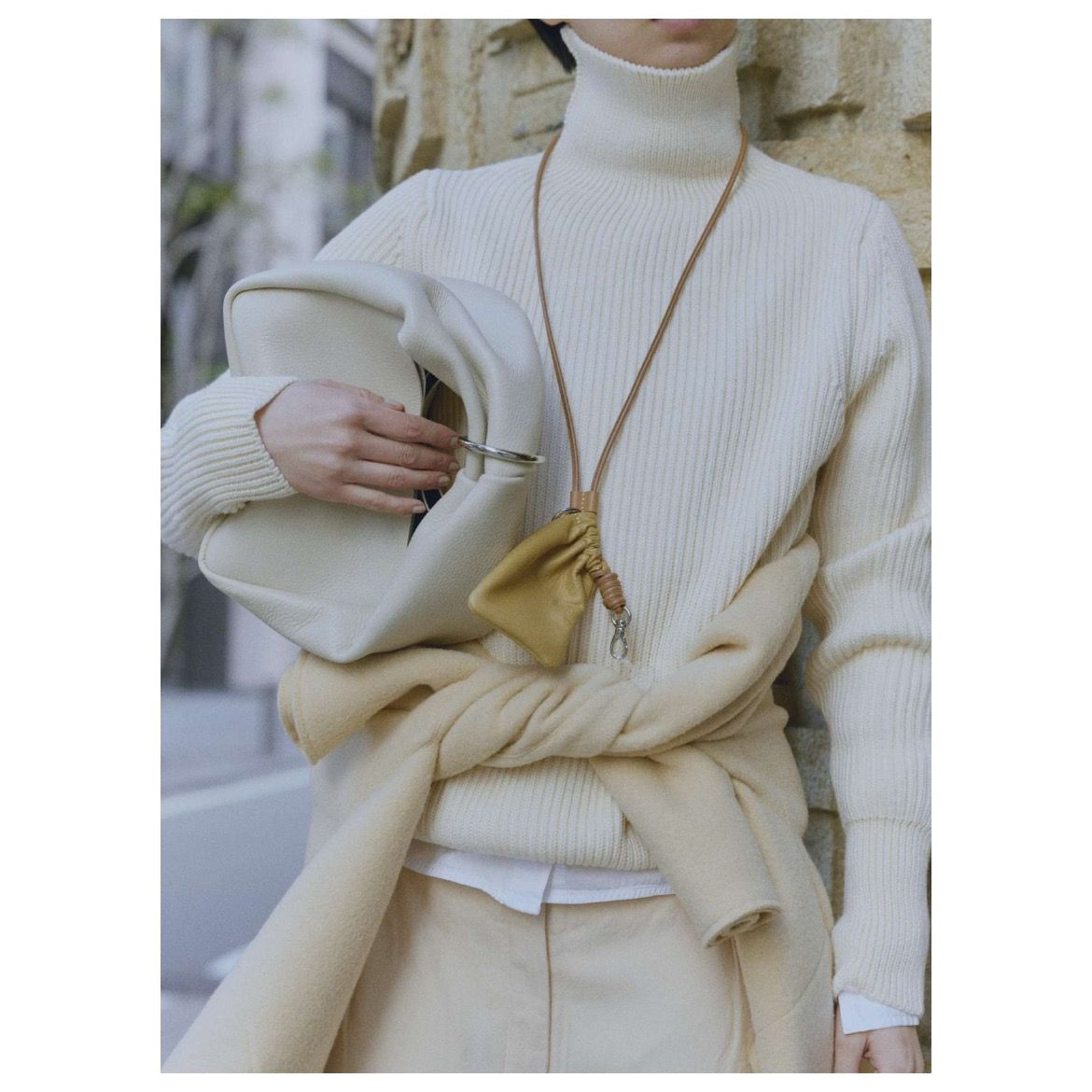 【残りわずか】Cube Ring Muff