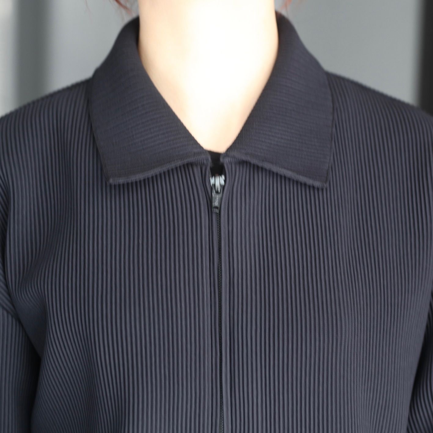 ssstein - 【残り一点】Gradation Pleats Twist Sleeve Zip