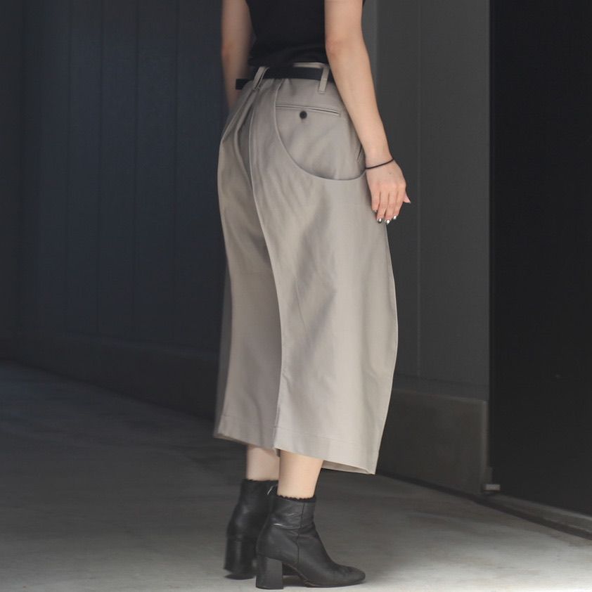 【残り一点】S Curved Utility Capri Trousers