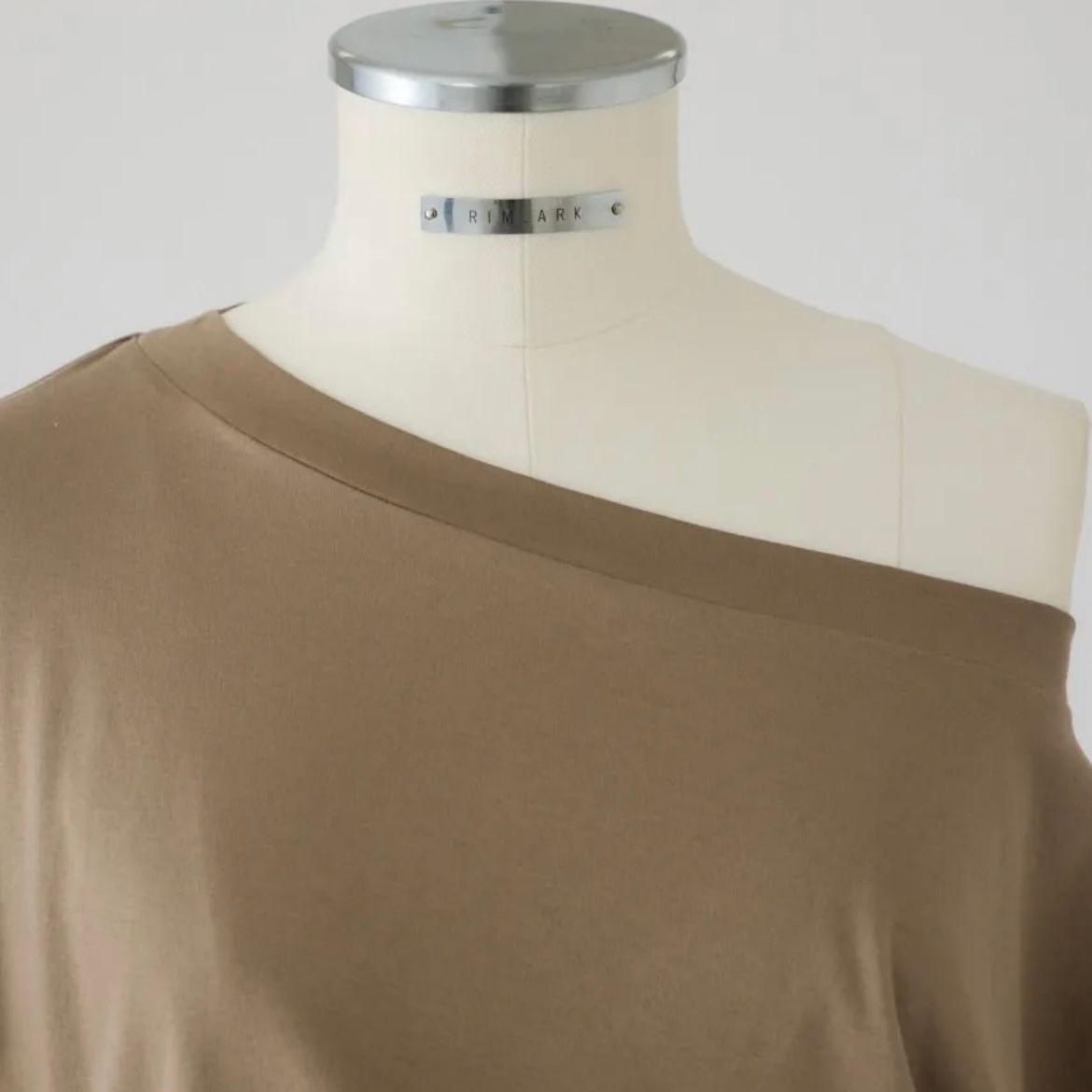 【残り一点】Sleeve Tuck Cut Tops