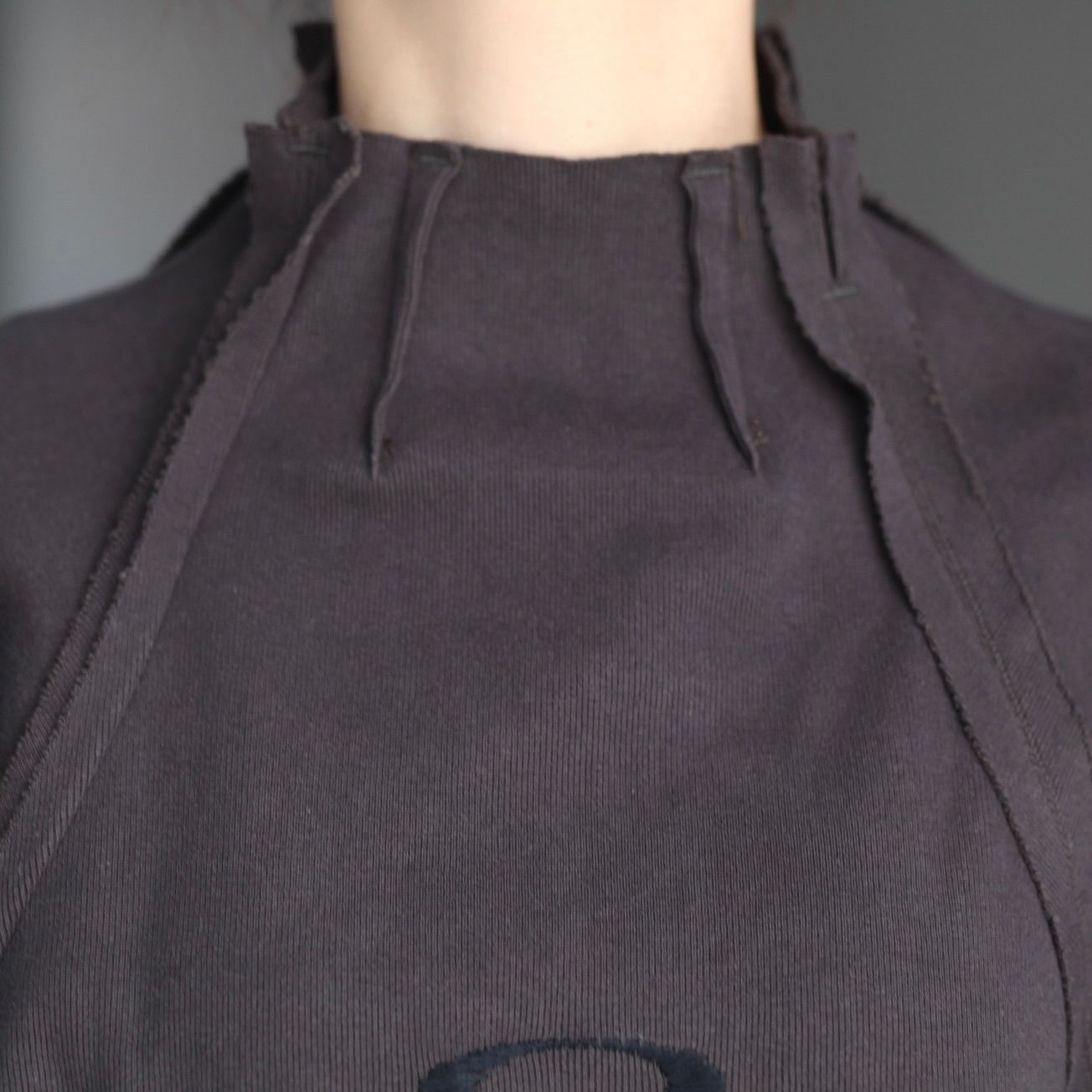 【残り一点】High Neck Cotton Logo Knit with Damaged(HIGH GAUGE RIB KNIT)