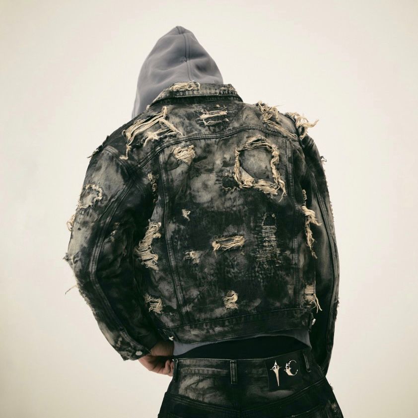 【残り一点】Hard-Washed Damaged Denim Jacket