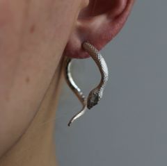【お取り寄せ注文可能】半割れ蛇ピアス(SILVER)