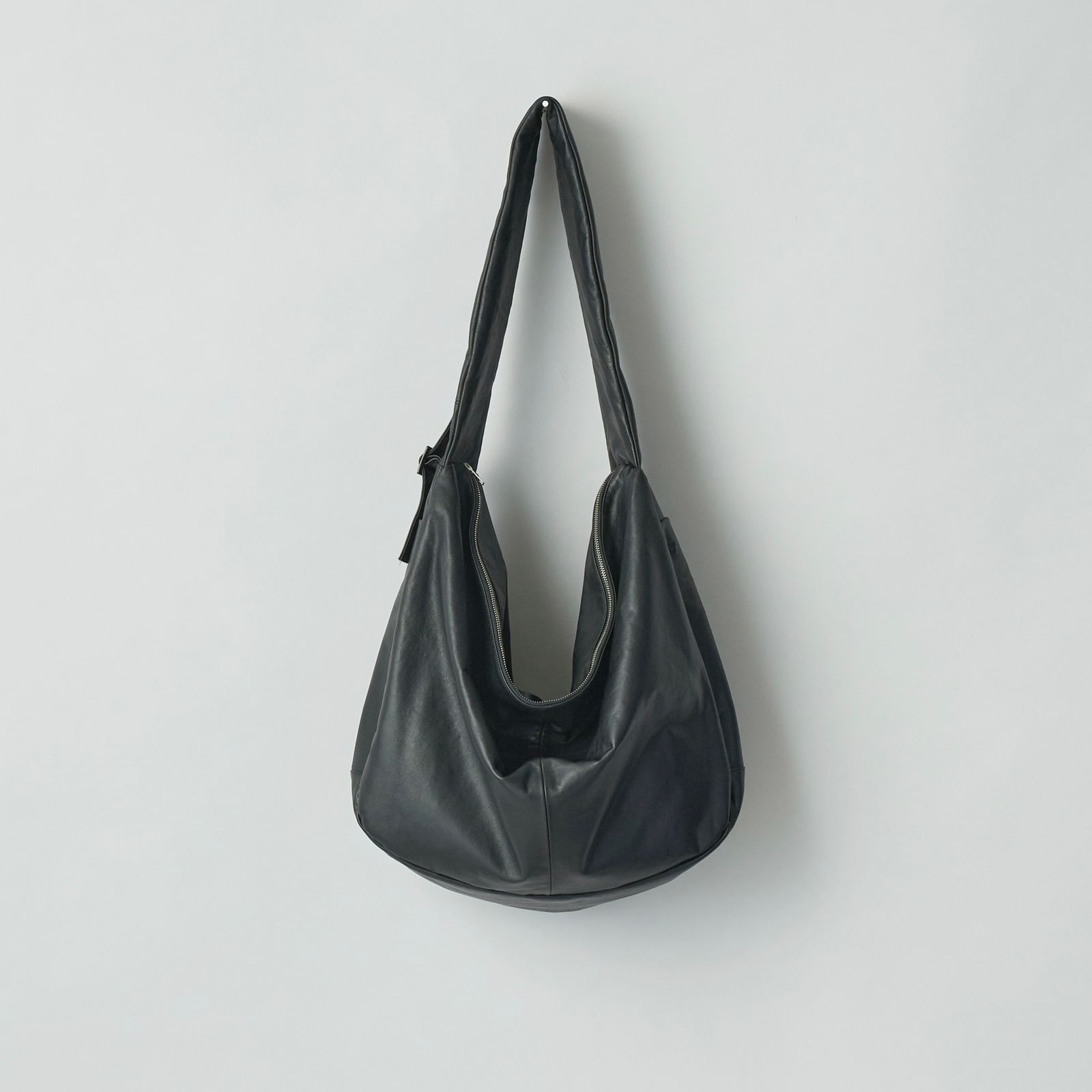 【残りわずか】Shirring Handle Leather Shoulder Bag