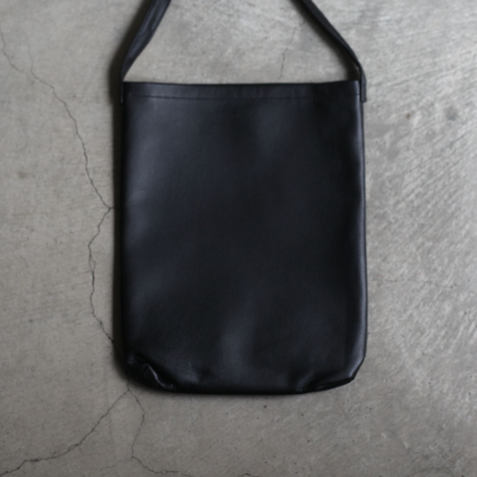 【残りわずか】Cow Shoulder Big(BLACK)