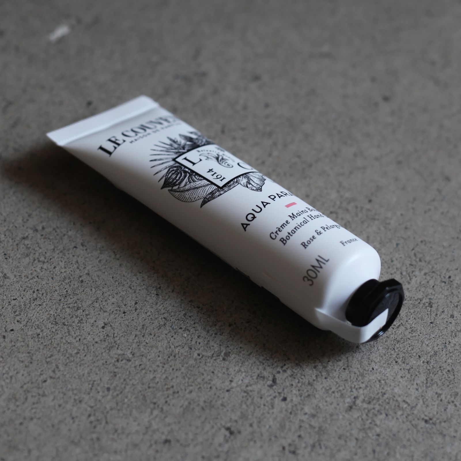 【再販売通知受付可能】ボタニカルハンドクリーム 30ml(AQUA PARADISI)