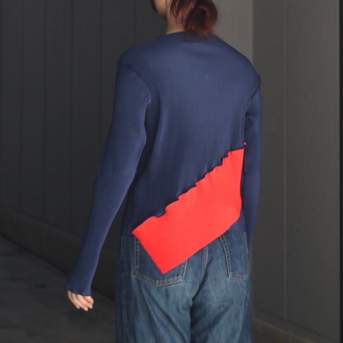 【残り一点】Spiral Wave Long Sleeve Top