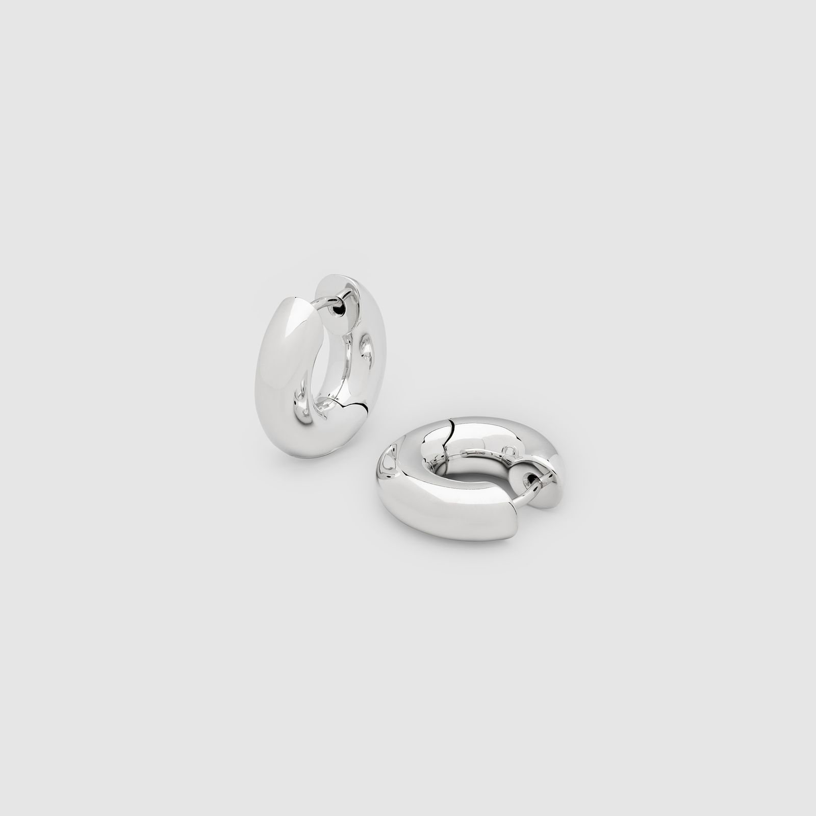 Tomwood ピアスChunky Hoops Small gwbZgYamkMoj.jpg?width=768