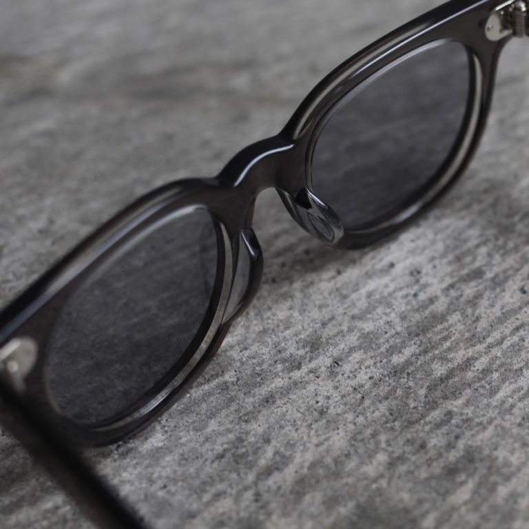 レンズ : LIGHT GRAY