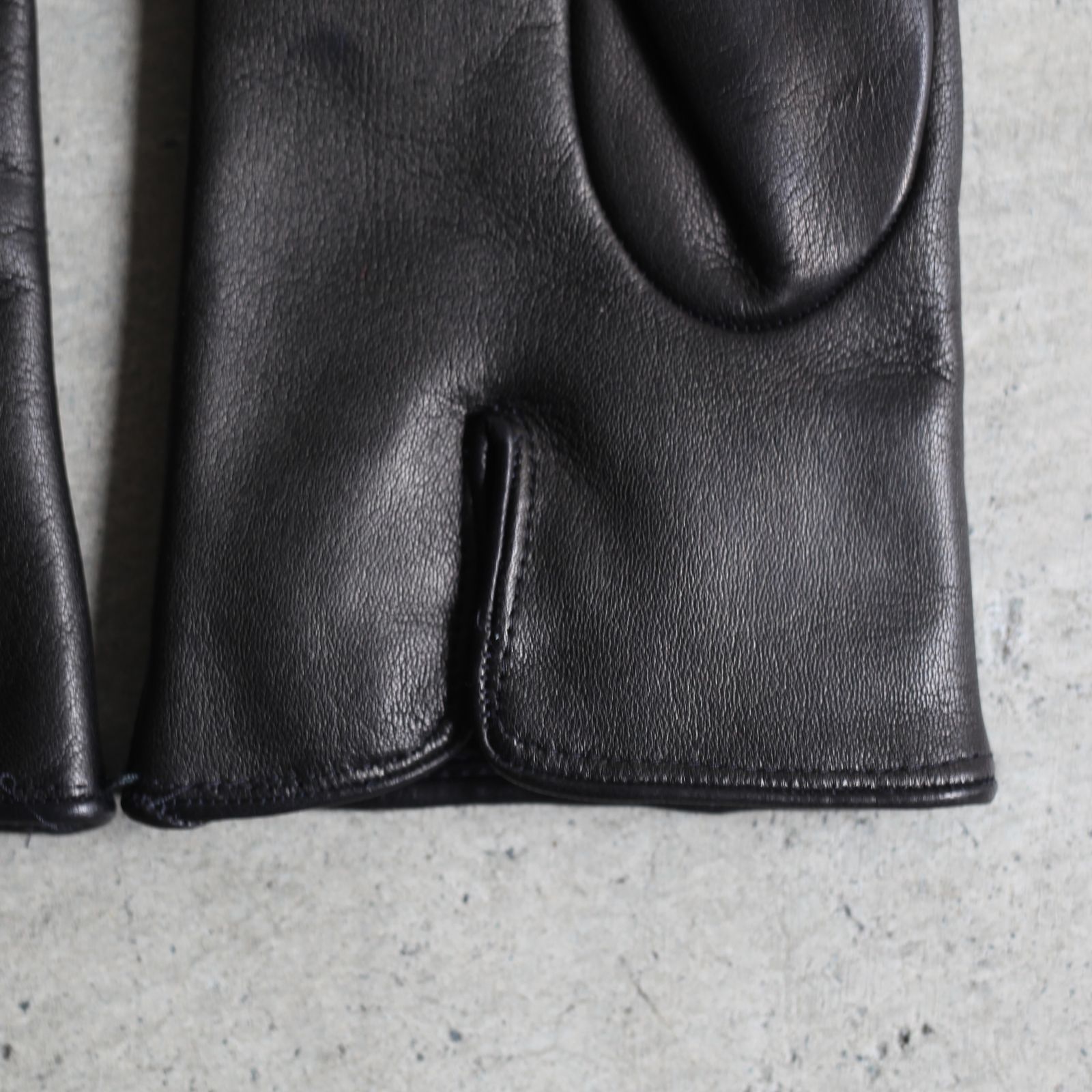 Omar Afridi - 【残りわずか】Curved Gloves(BLACK) | ACRMTSM ONLINE