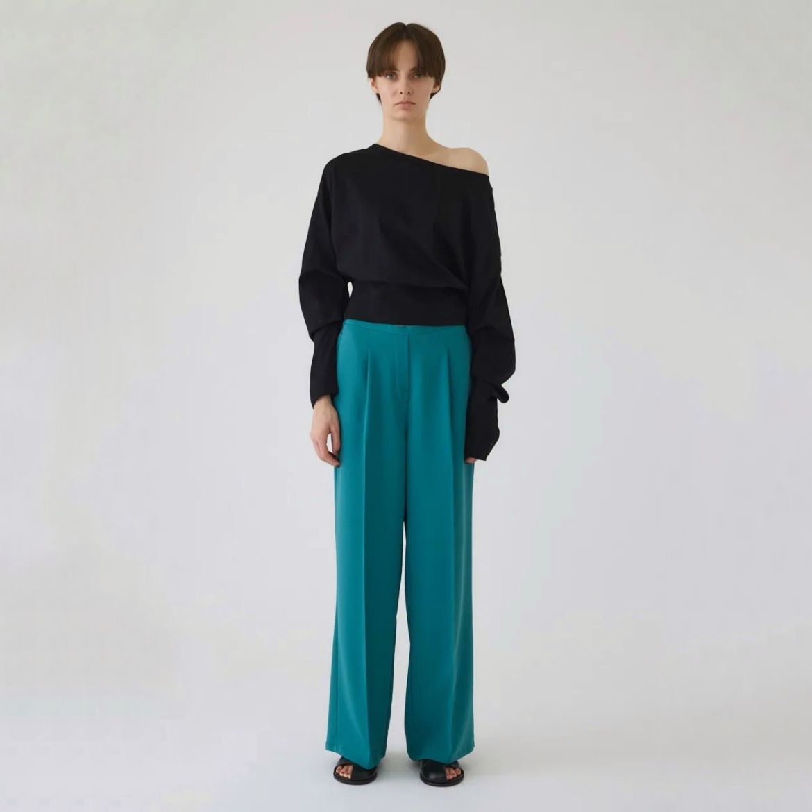 【残り一点】Sleeve Tuck Cut Tops