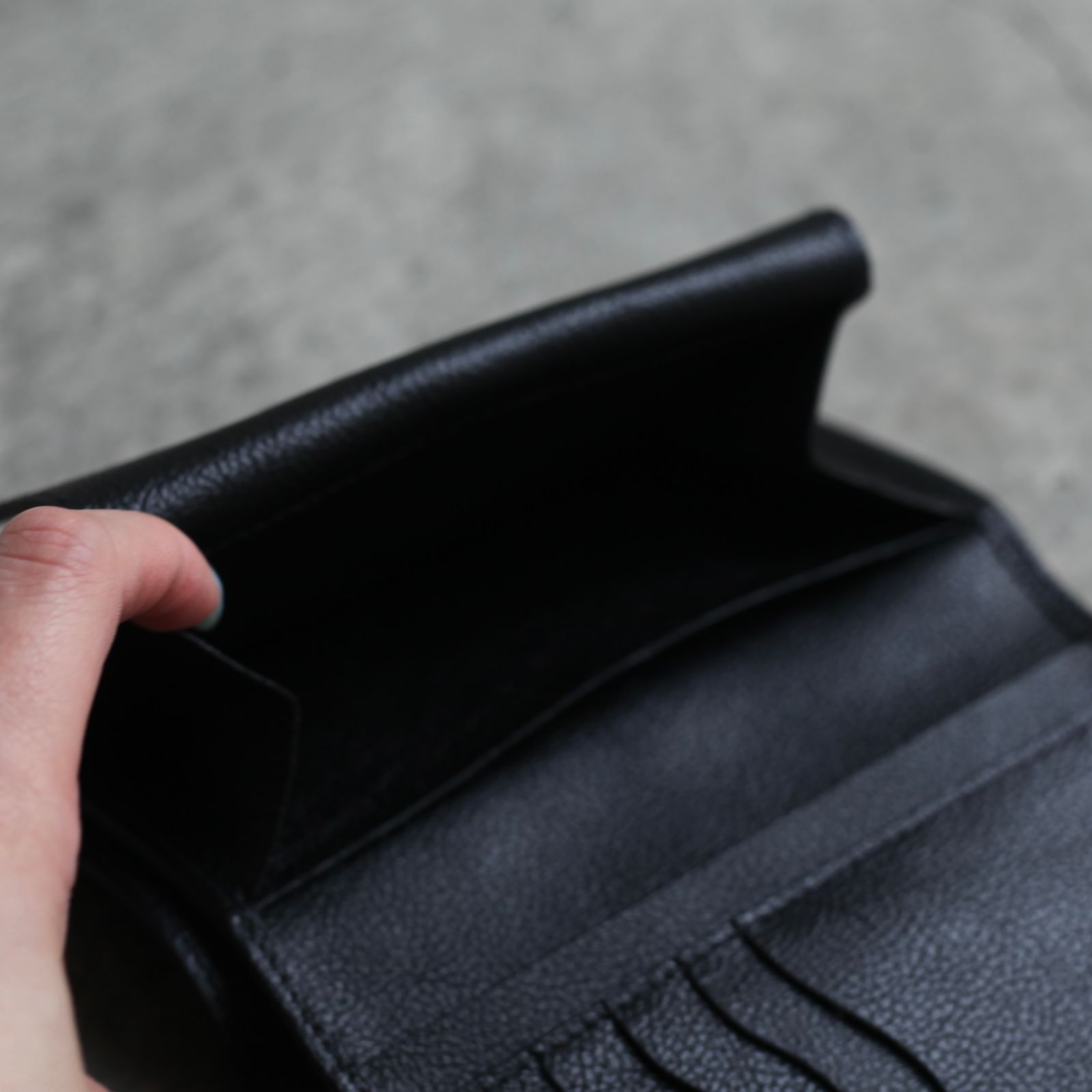 【残り一点】ミディアムウォレット