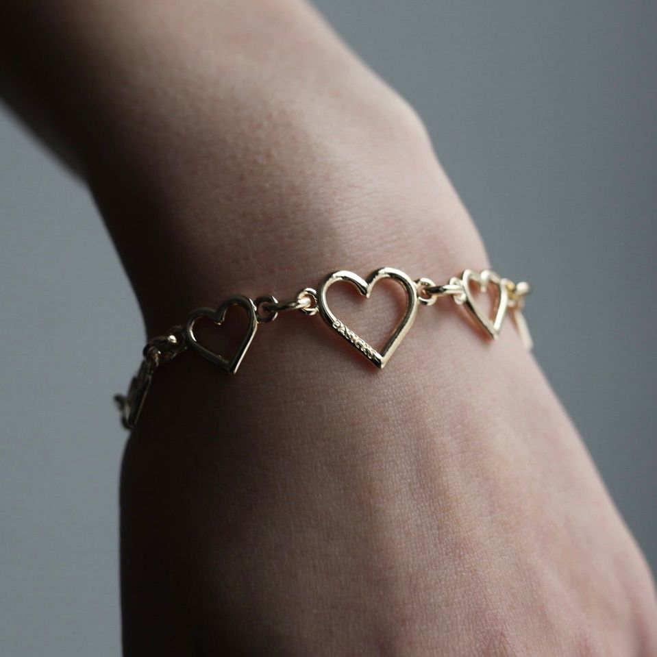 アクセサリー BASICKS Heart Bracelet (Medium) GOLD BASICKS(ベイシックス)商品ページ - Heart Bracelet (Medium