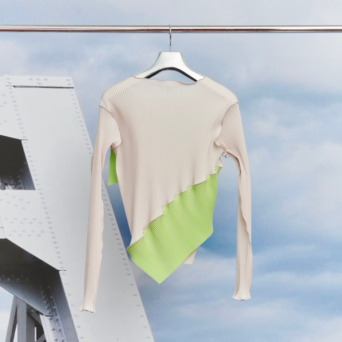 【残り一点】Spiral Wave Long Sleeve Top