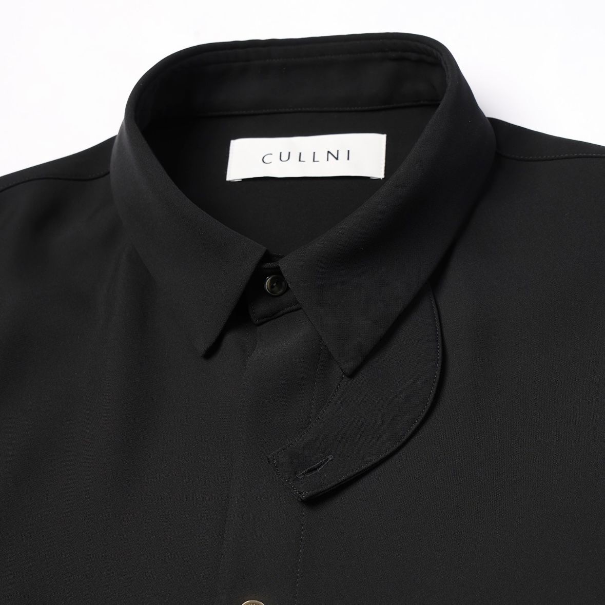 【残り一点】Double Satin Minimal Chin Tab Long Sleeve Shirt