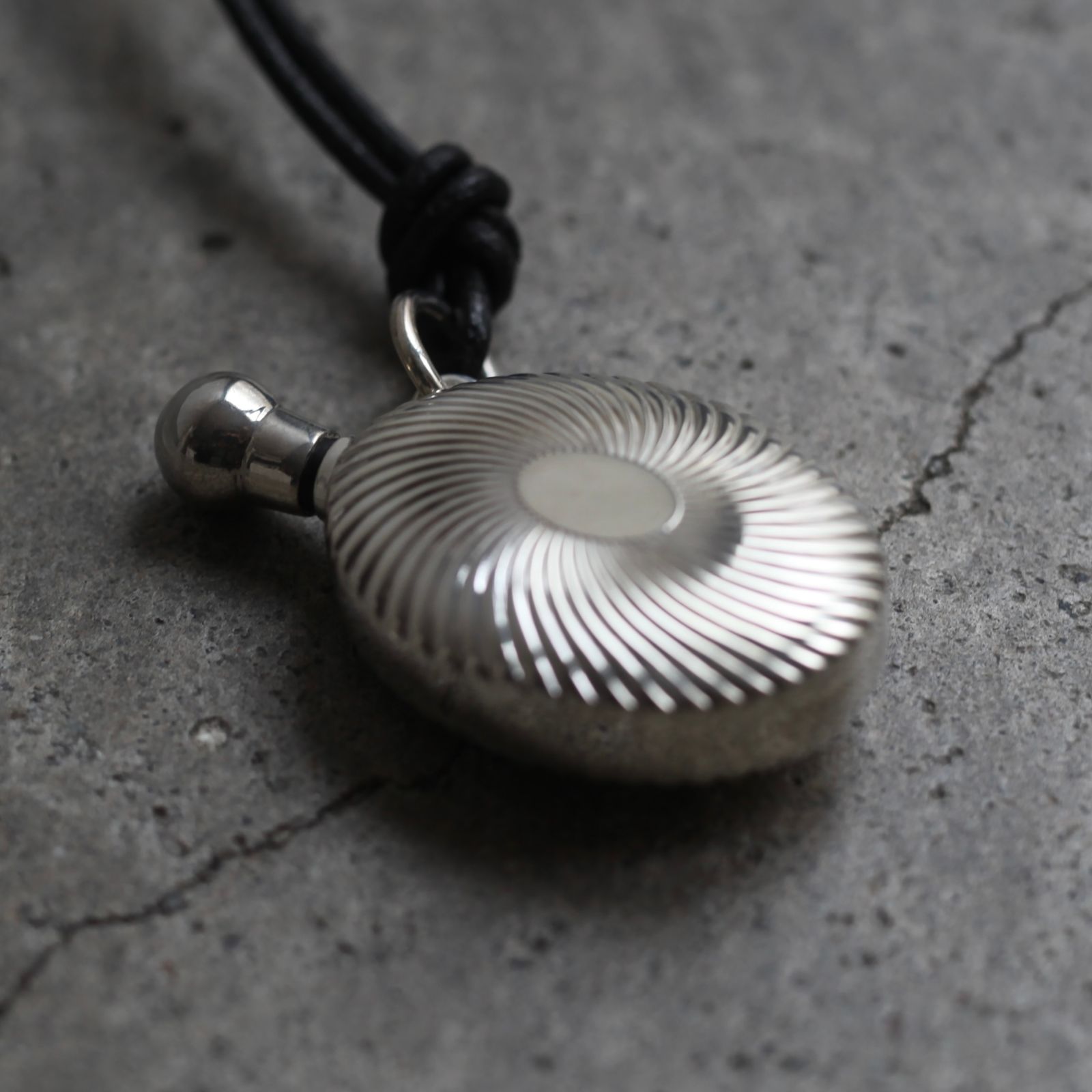 【残り一点】Victorian Perfume Bottle Necklace