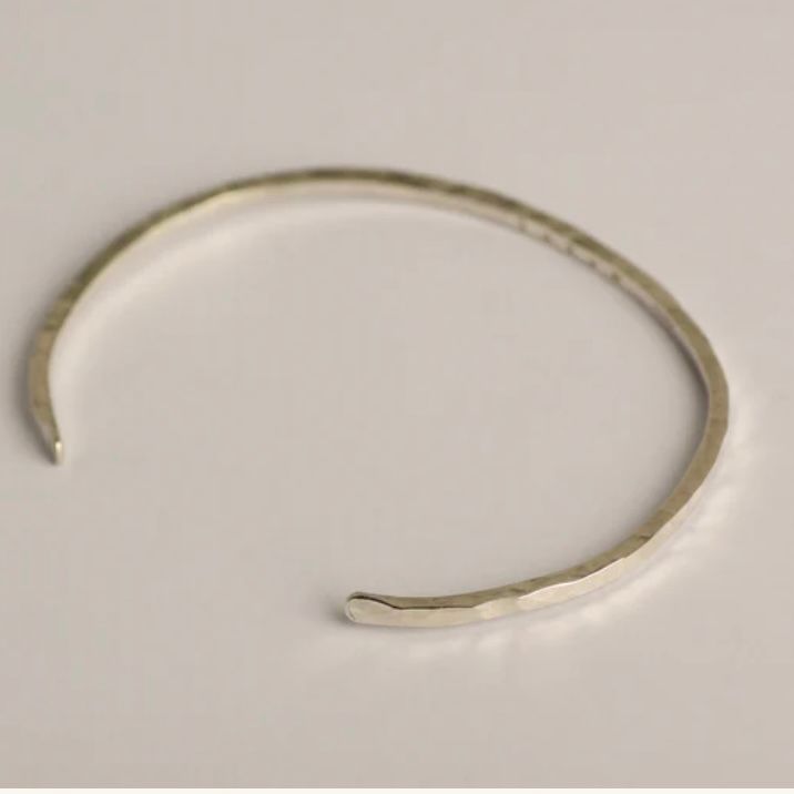 【お取り寄せ注文可能】2mm Wide Texture Bangle