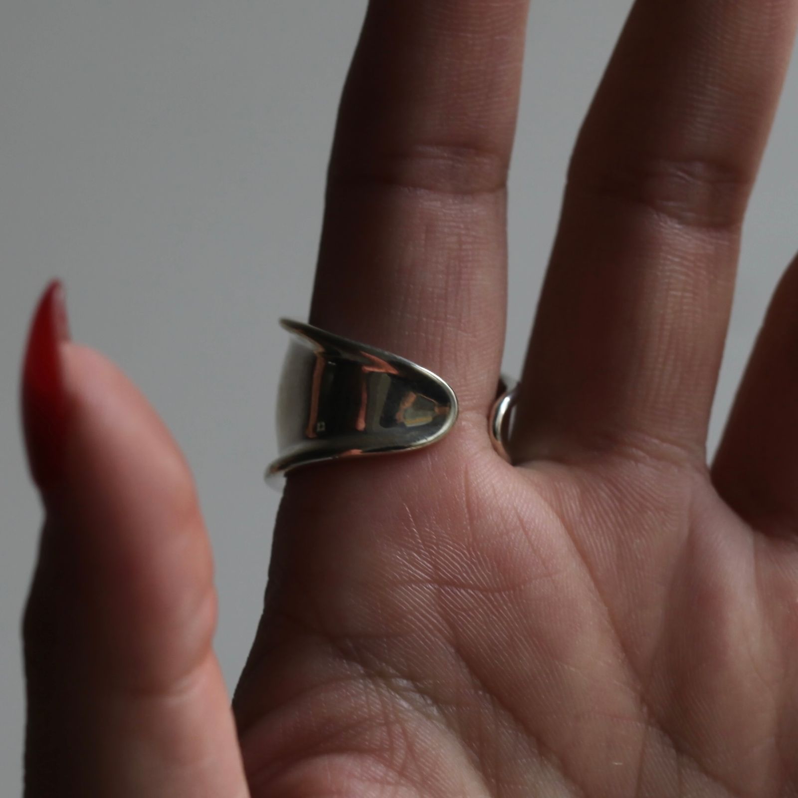 【お取り寄せ注文可能】Chopin Right Finger Armor Ring(WHITE)