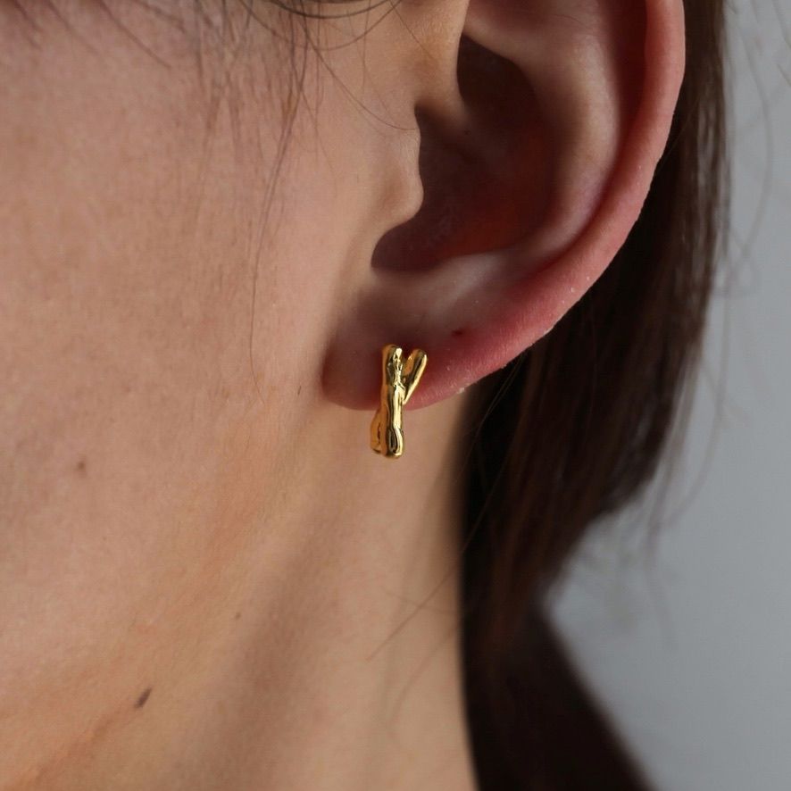 【お取り寄せ注文可能】Cross Earrings