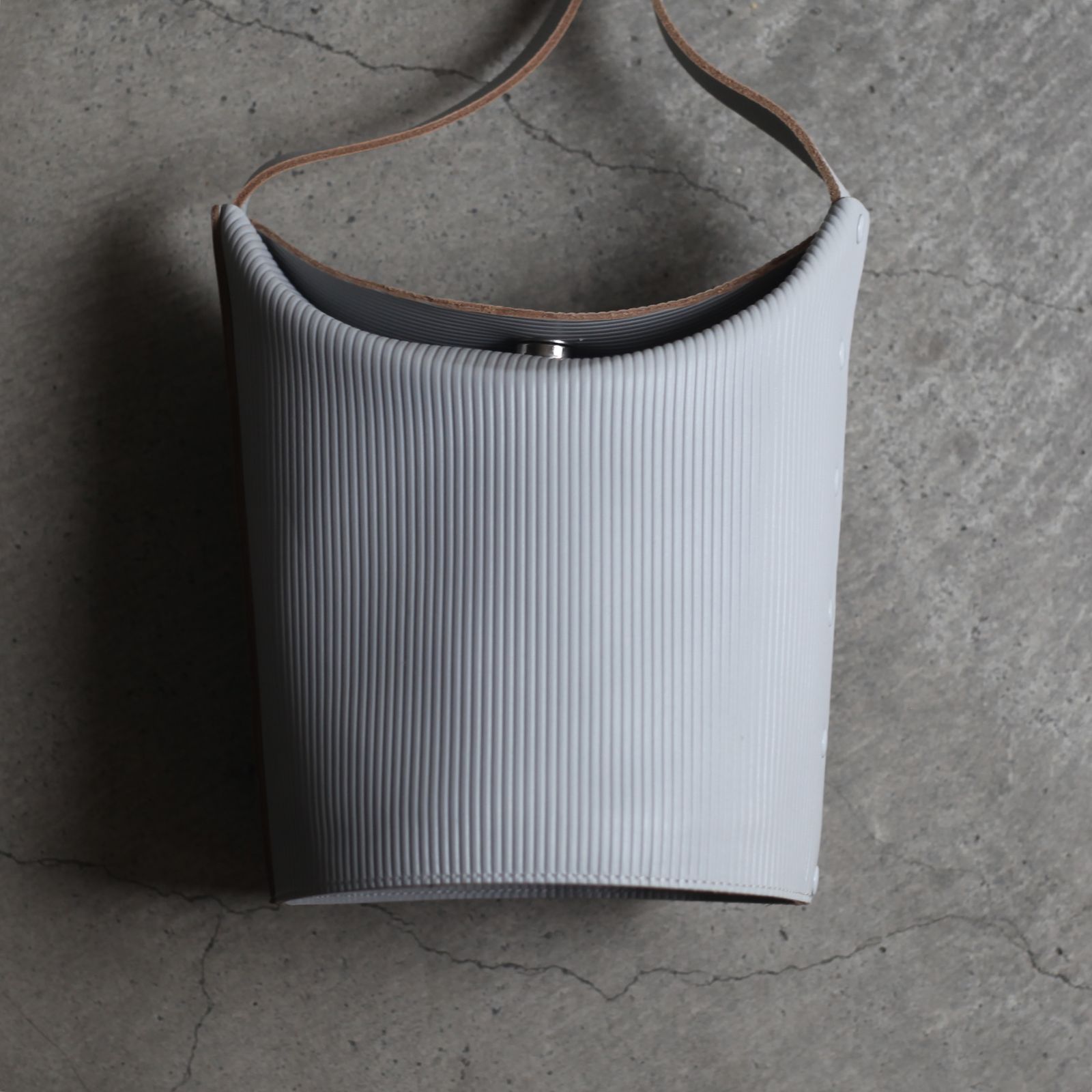 【残り一点】Cardboard Tube Shoulder Bag