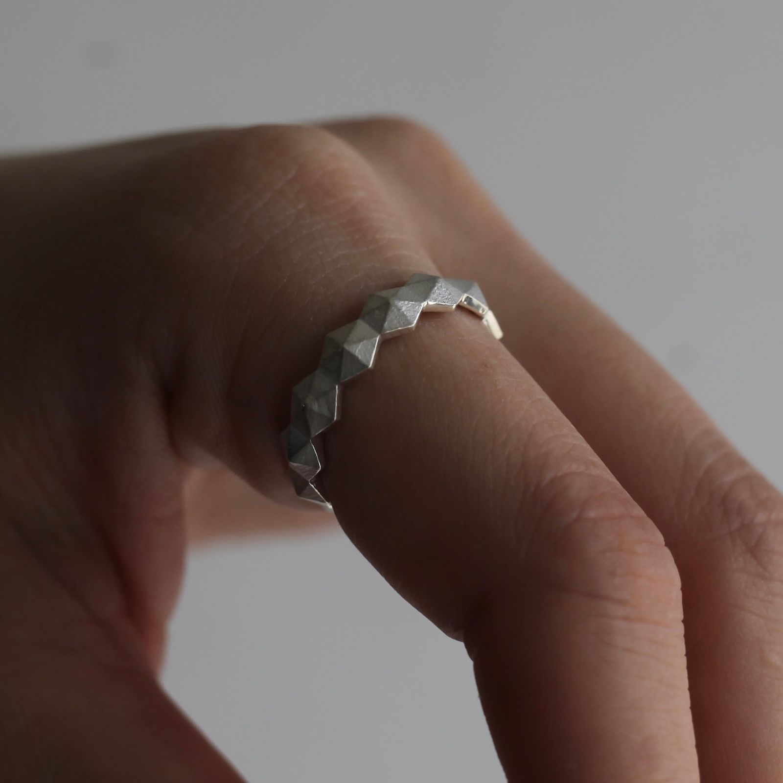 【お取り寄せ注文可能】Honeycomb Studs Ring S