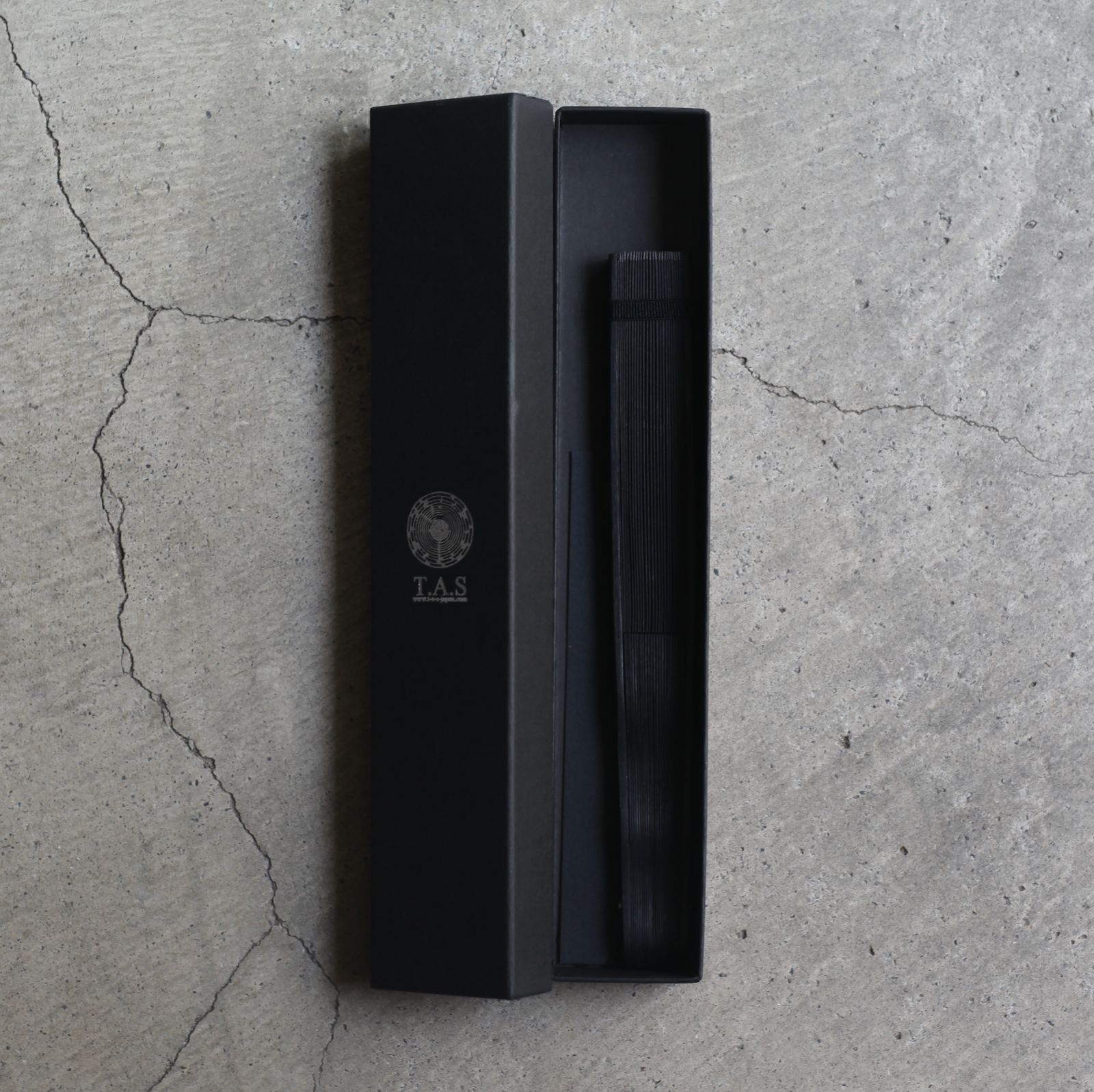 【お取り寄せ注文可能】Leather Sensu(BLACK)