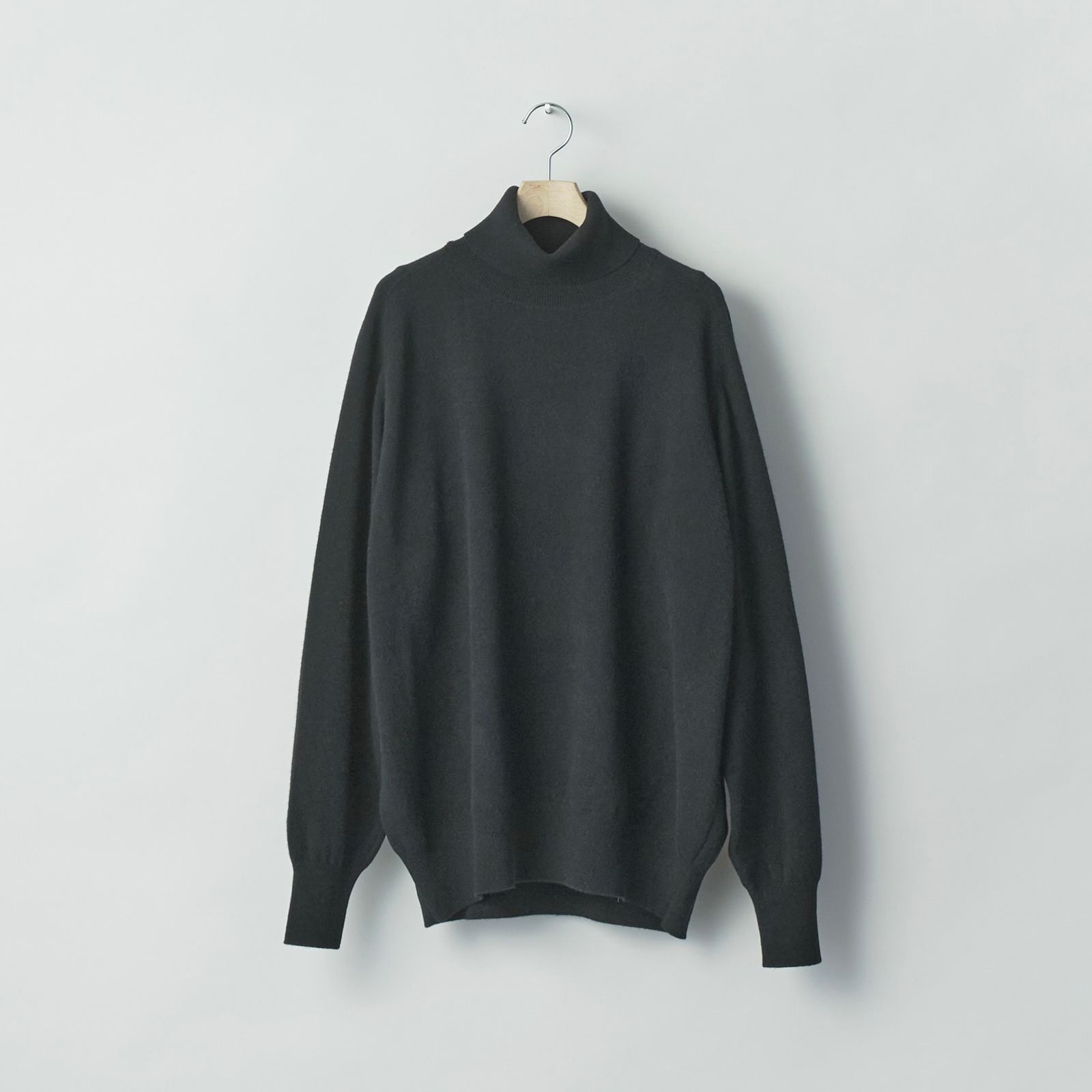 【残りわずか】Extra Fine Wool Knit Turtle Neck LS