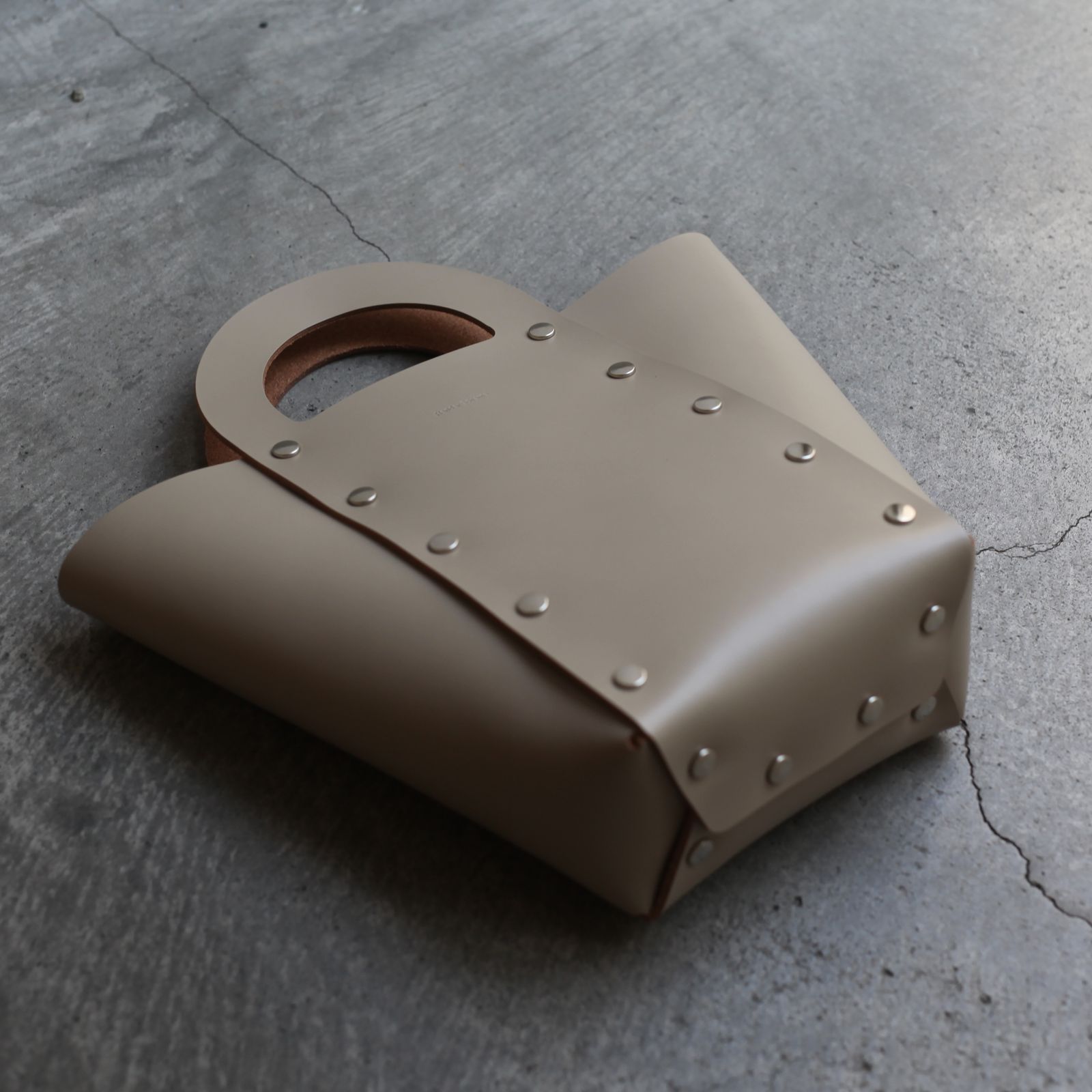 【次回入荷9月下旬予定】Assemble Daikei Hand Bag_M(BEIGE)