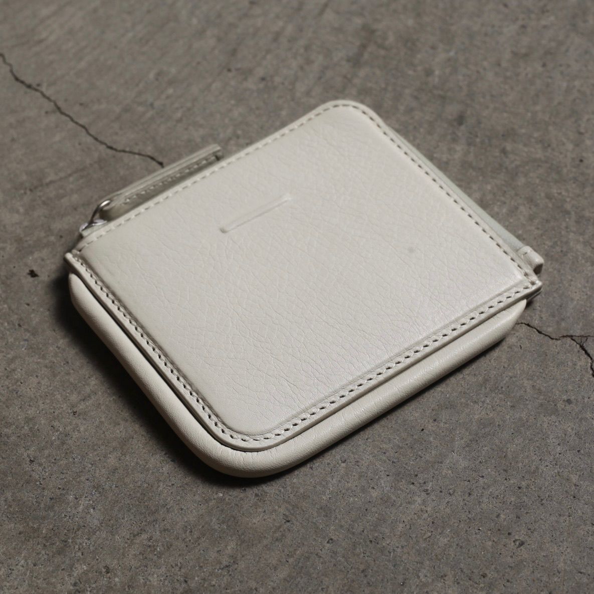 【残り一点】ジップウォレット(OFF WHITE)