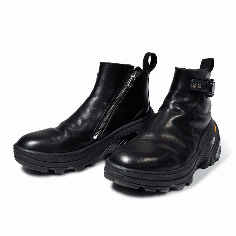 レザー種類 : WAXED HORSE(BLACK)
※商品ページ画像のレザー及び、仕様はサンプルとしてご覧ください。