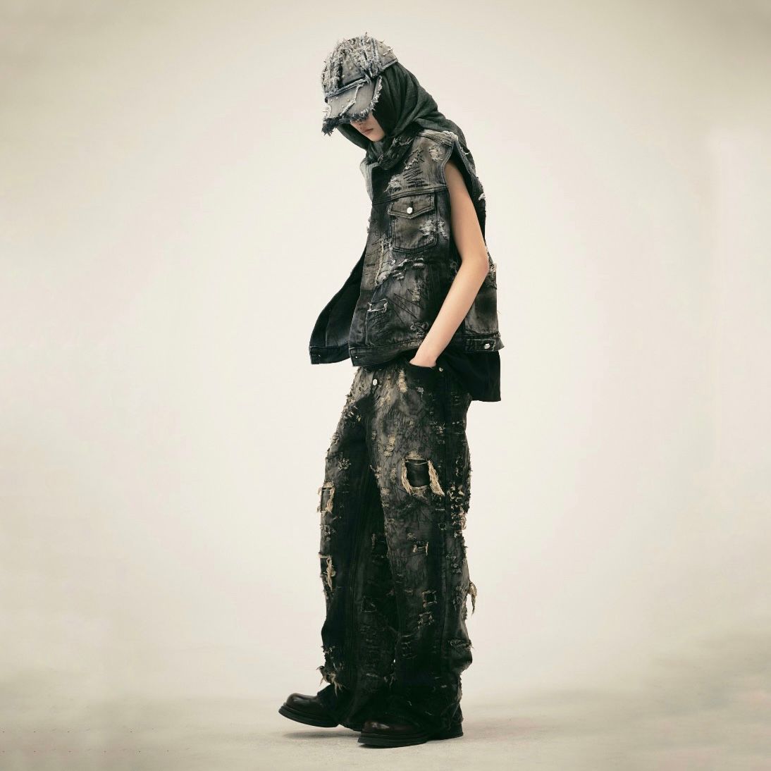 【残り一点】Hard-Washed Damaged Denim Pants
