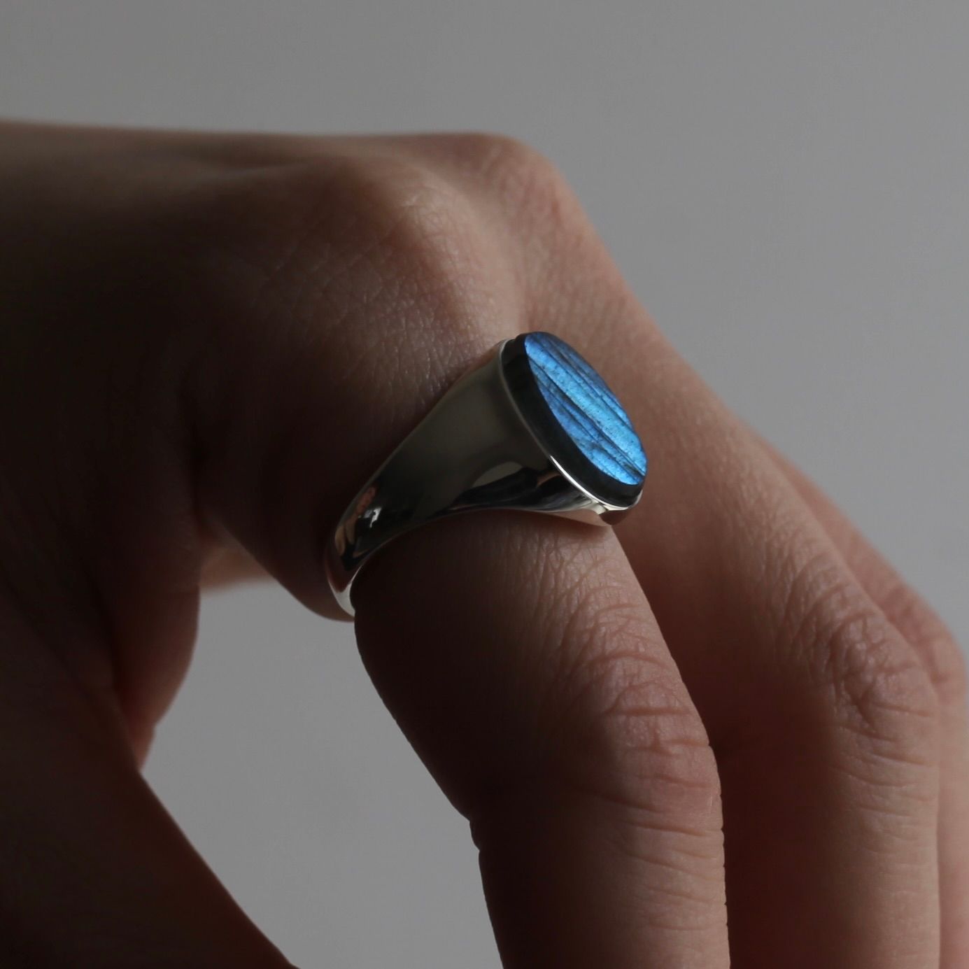 【残り一点】Signet Oval Ring L(LABRADORITE)