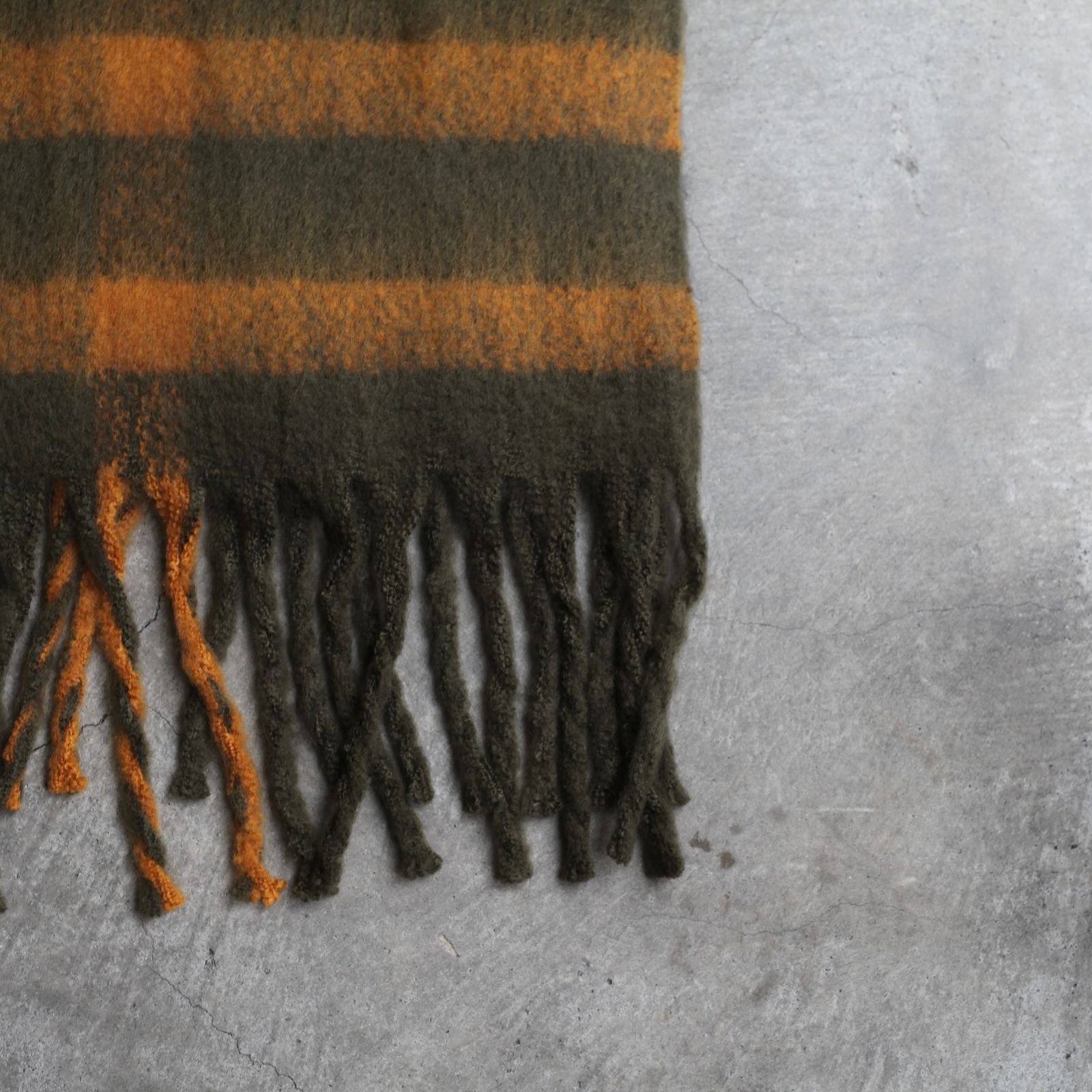 【残り一点】Barbour Isla Tartan Boucle Scarf