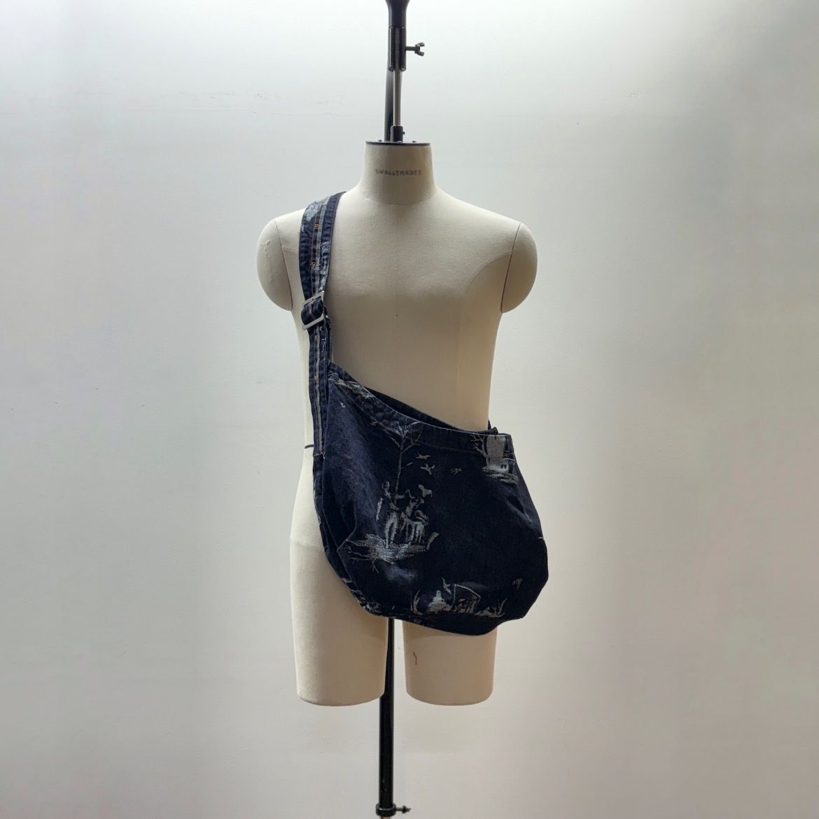 【残りわずか】Wandering Bag