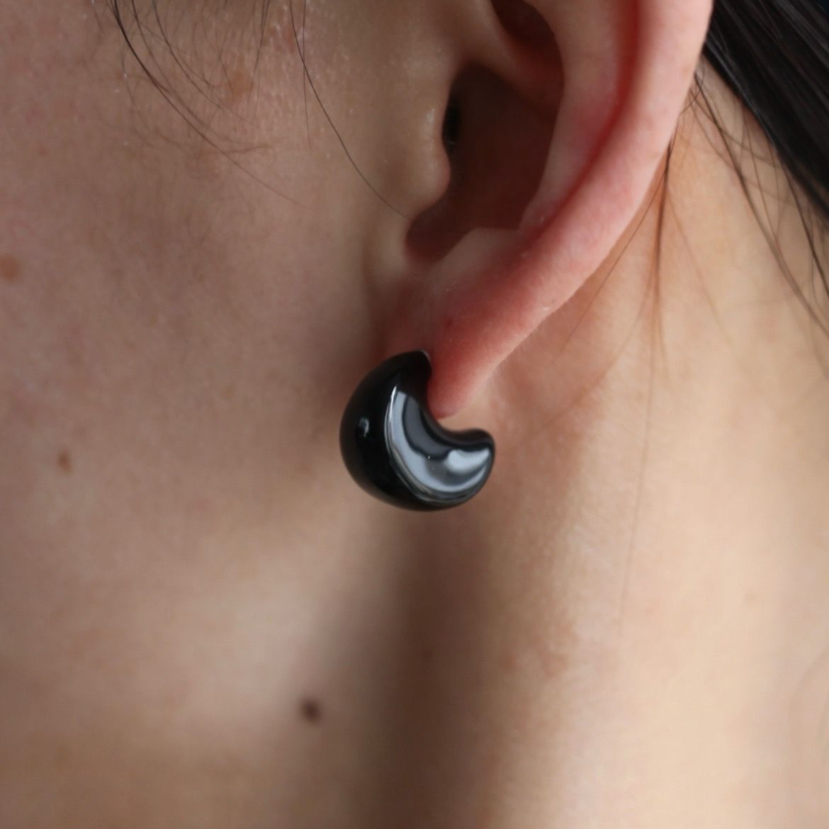 【残り一点】How Raw Stone Moon Hoop Earrings(両耳用）