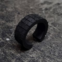 【お取り寄せ注文可能】Grid Leather Bangle