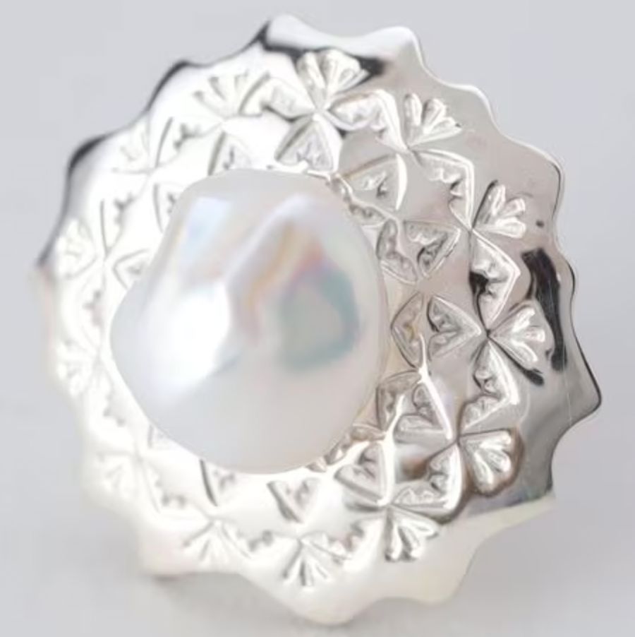 【お取り寄せ注文可能】Teuchi Pearl Concho Earrings(両耳用）