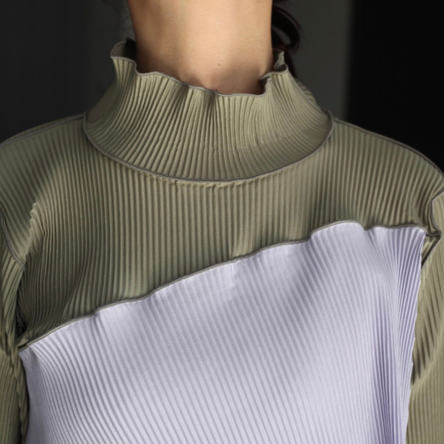 【残り一点】Spiral Wave Long Sleeve Top High Neck Type