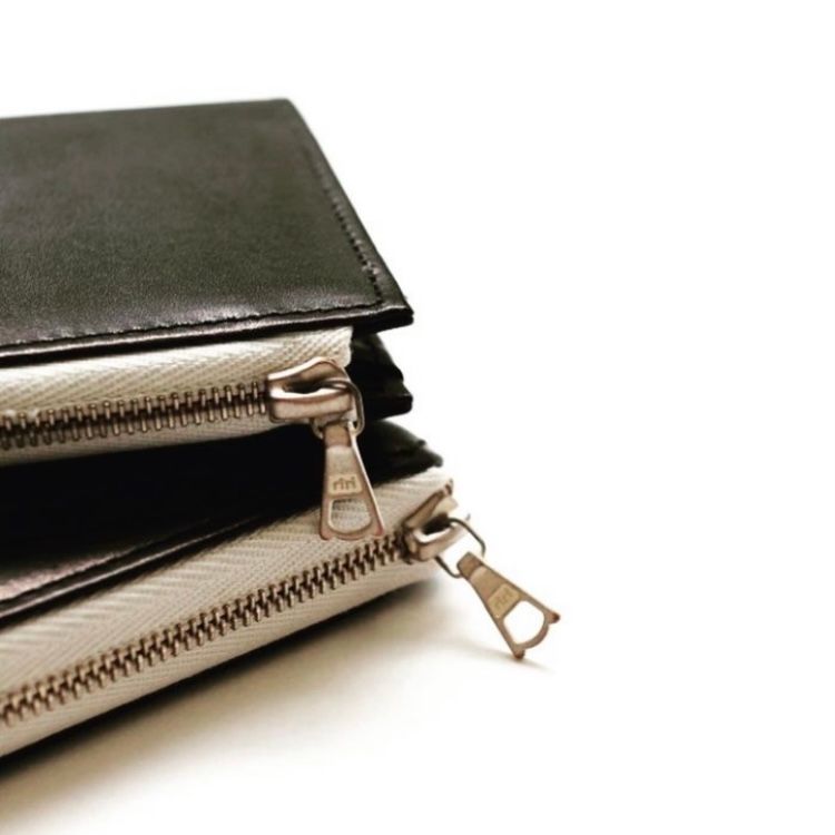 【残り一点】Round Midle Purse(KIP)