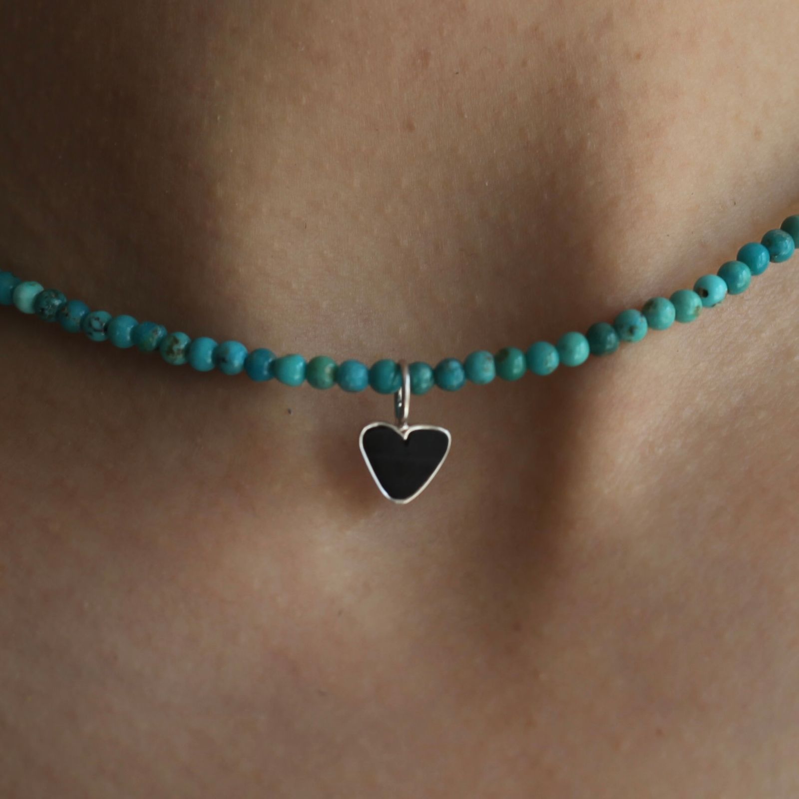 【お取り寄せ注文可能】How Raw Heart Charm Round Stone Necklace