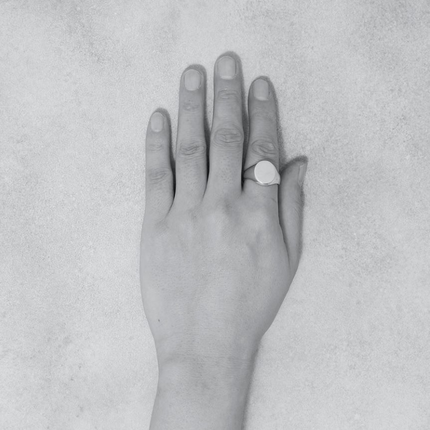 【お取り寄せ注文可能】Oval Sygnet Ring(WHITE)