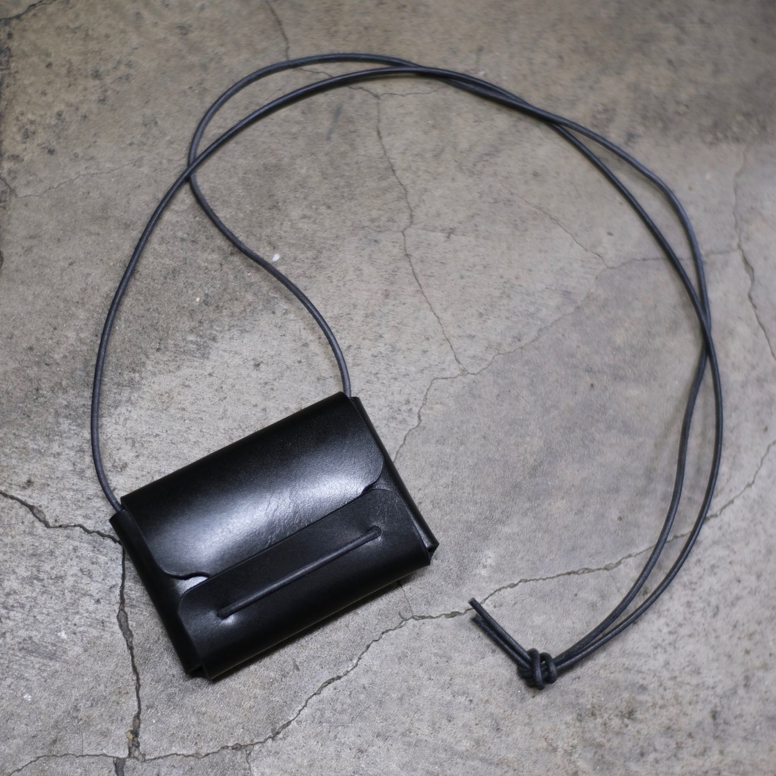 【お取り寄せ注文可能】Bending Mini Pouch