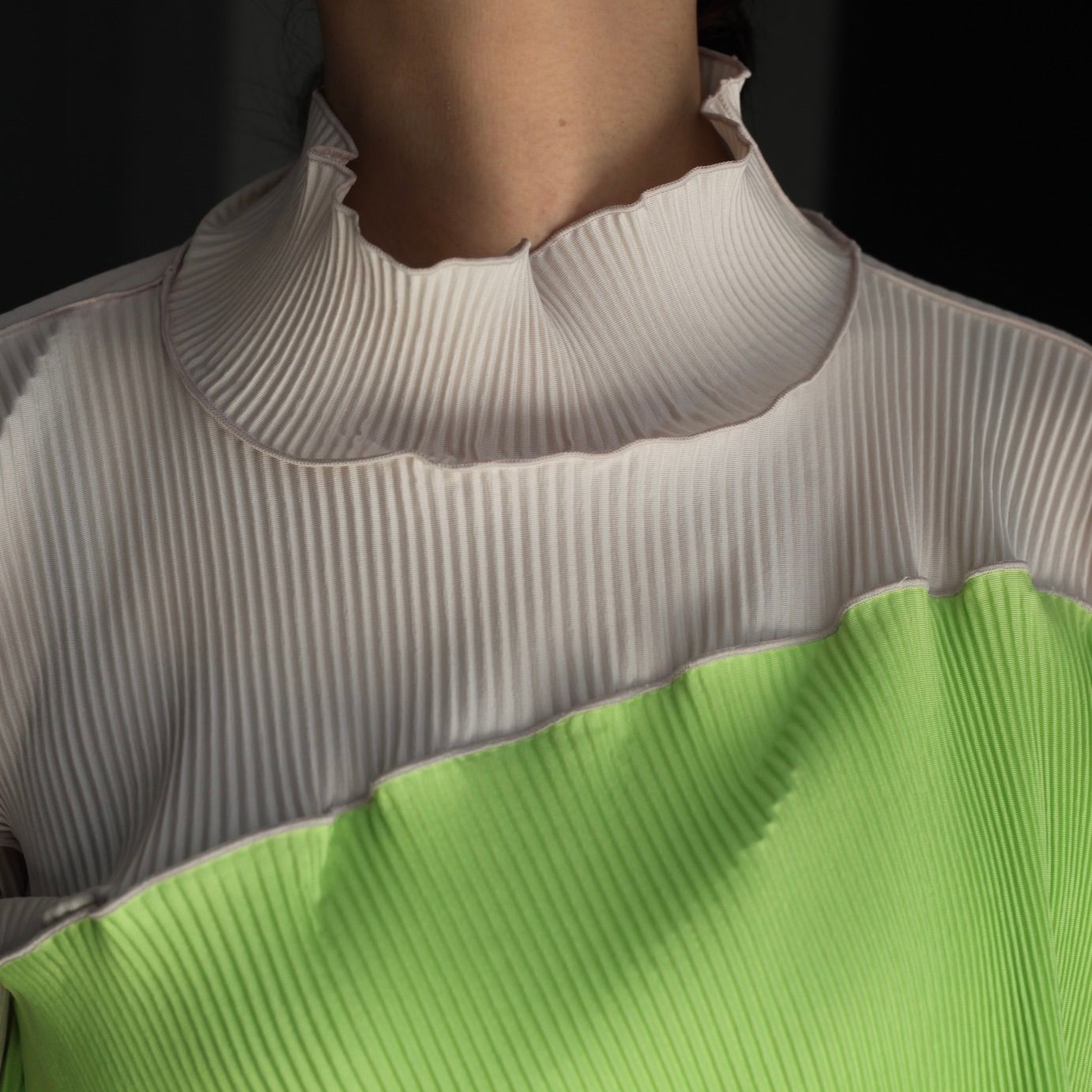 【残り一点】Spiral Wave Long Sleeve Top High Neck Type