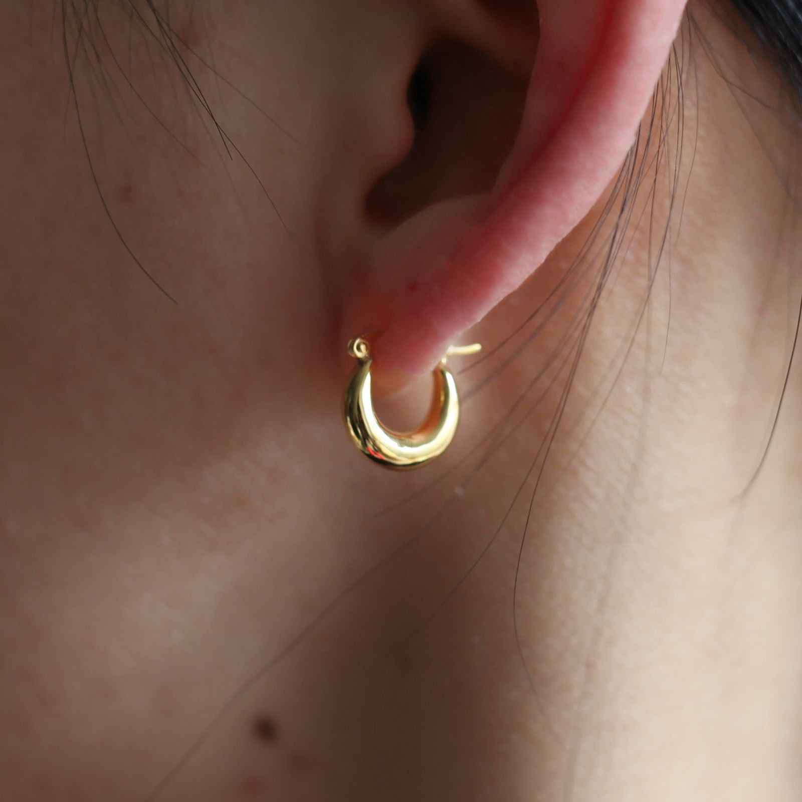 【残りわずか】Minimal Hoop Earrings(両耳用）