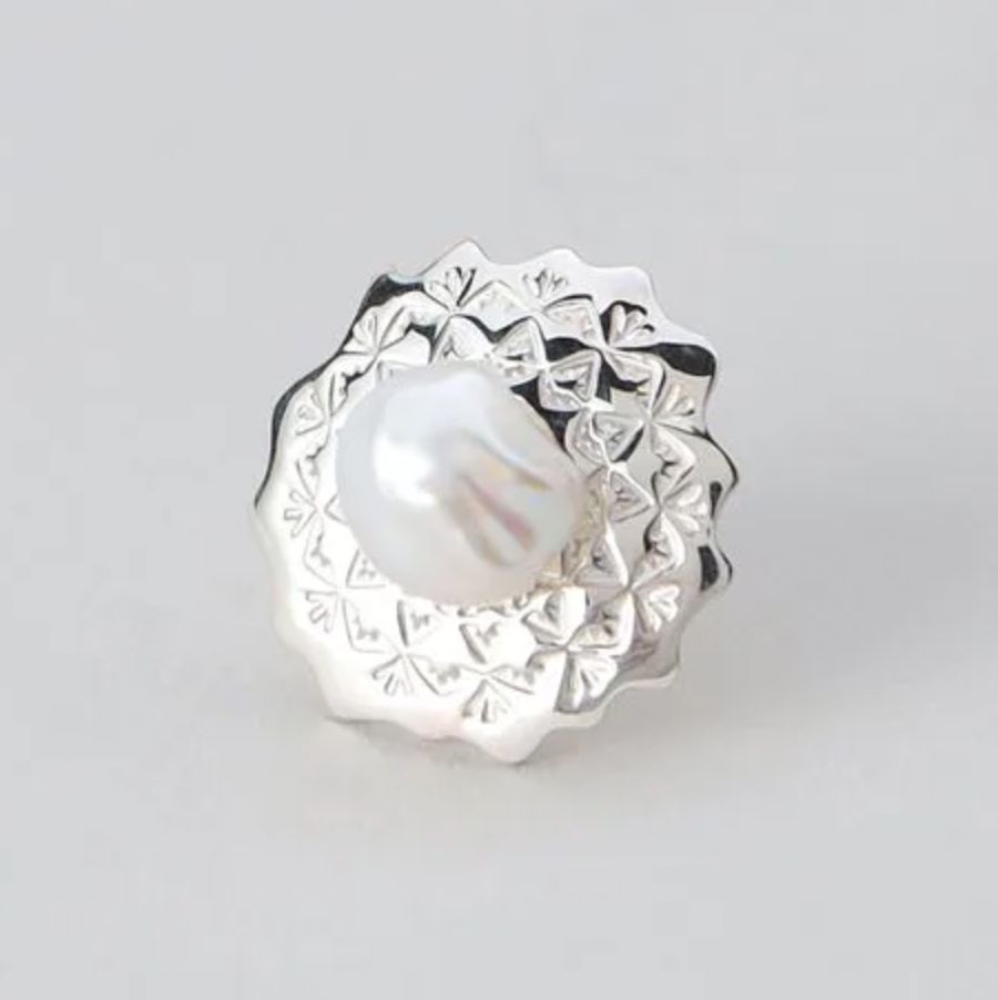 【お取り寄せ注文可能】Teuchi Pearl Concho Earrings(両耳用）