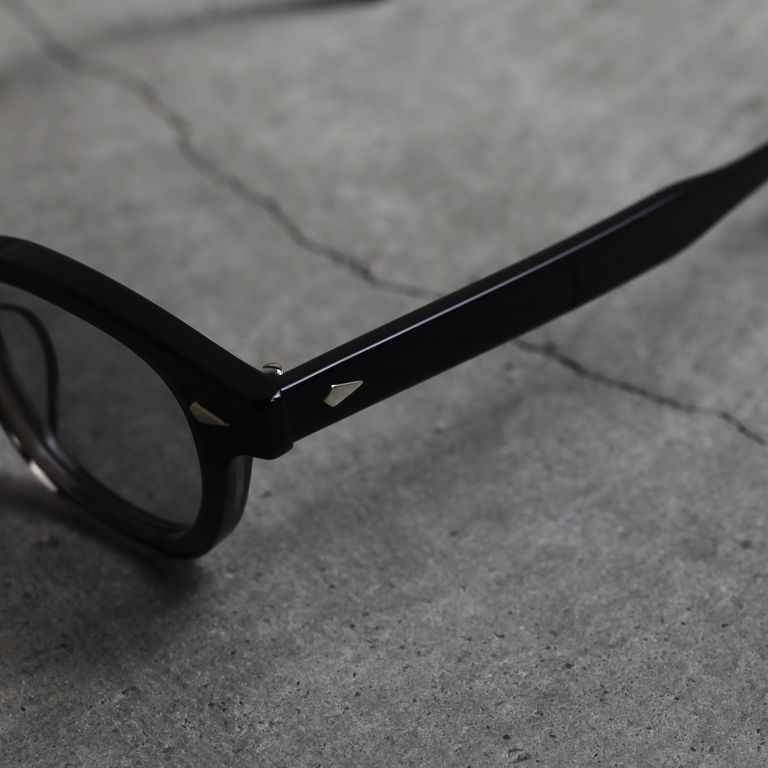 レンズ : LIGHT GREY