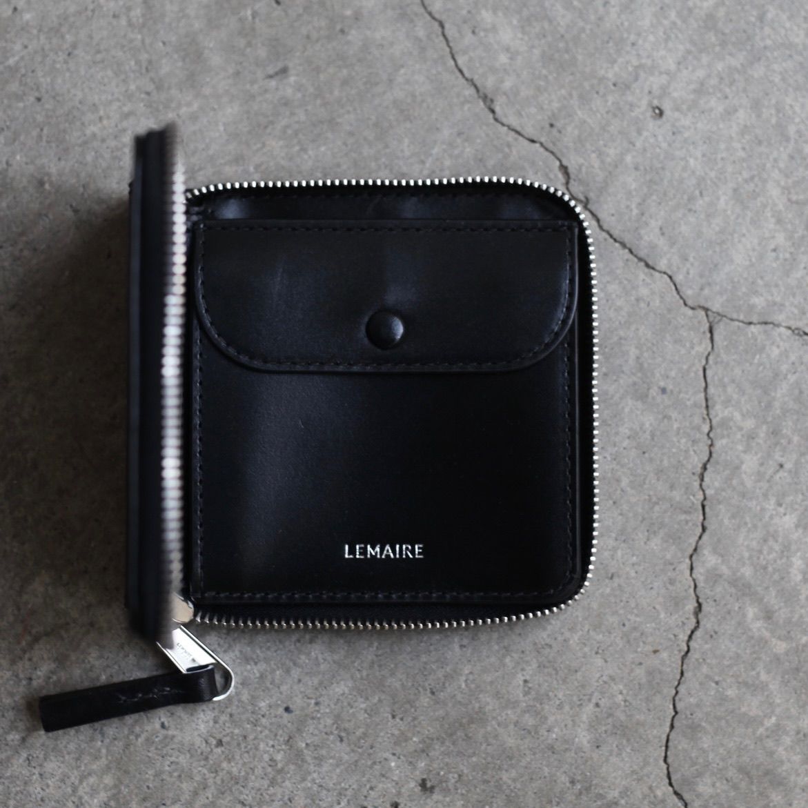【再販売通知受付可能】Patina Zip Compact Bifold
