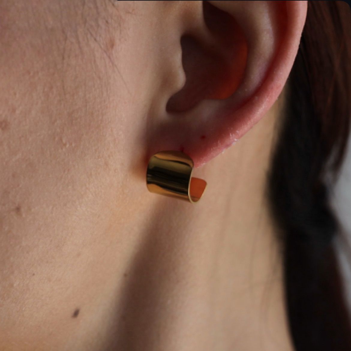 【残り一点】YU-KIN Plate Hoop Earrings(両耳用)
